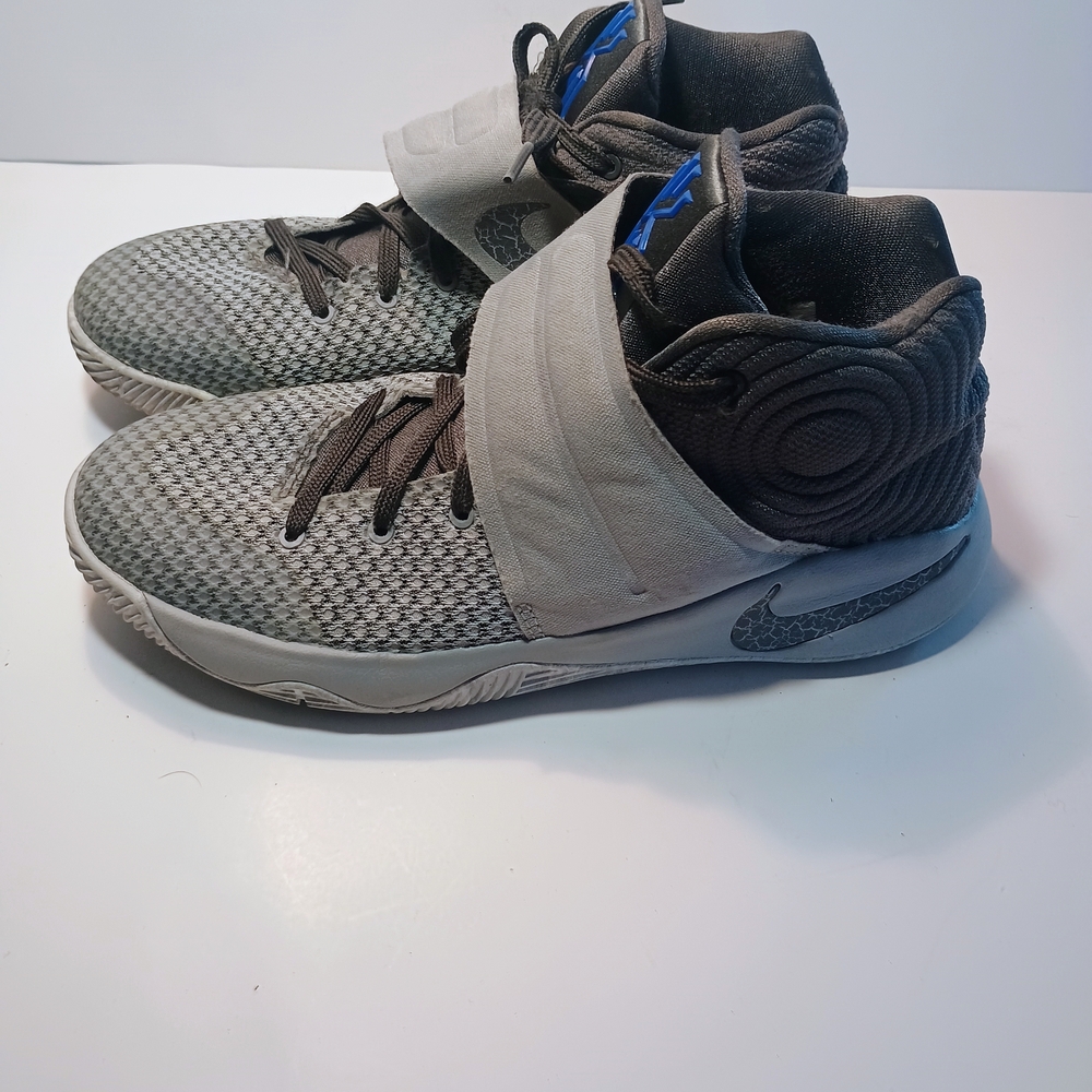 Nike Kyrie Irving 2 Sneakers 826673 Gray 2Tone Basketball Shoes Youth Size 6 Y